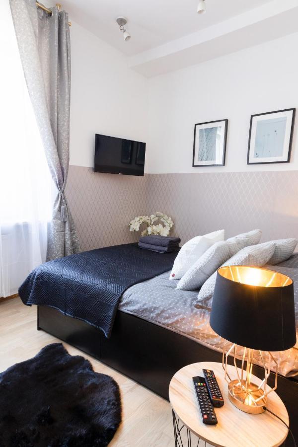 Clicktheflat Szkolna Palace Of Culture Apart Rooms Warsaw Luaran gambar