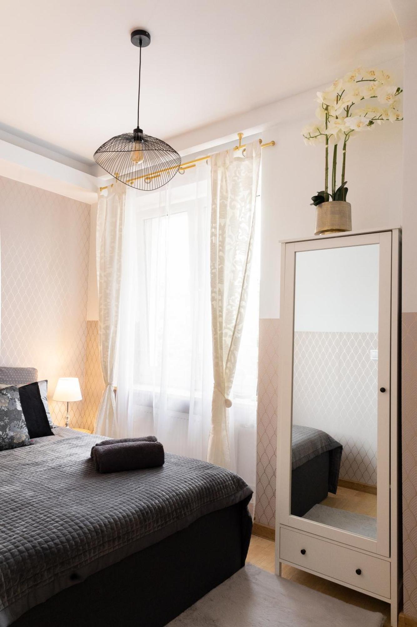 Clicktheflat Szkolna Palace Of Culture Apart Rooms Warsaw Bilik gambar