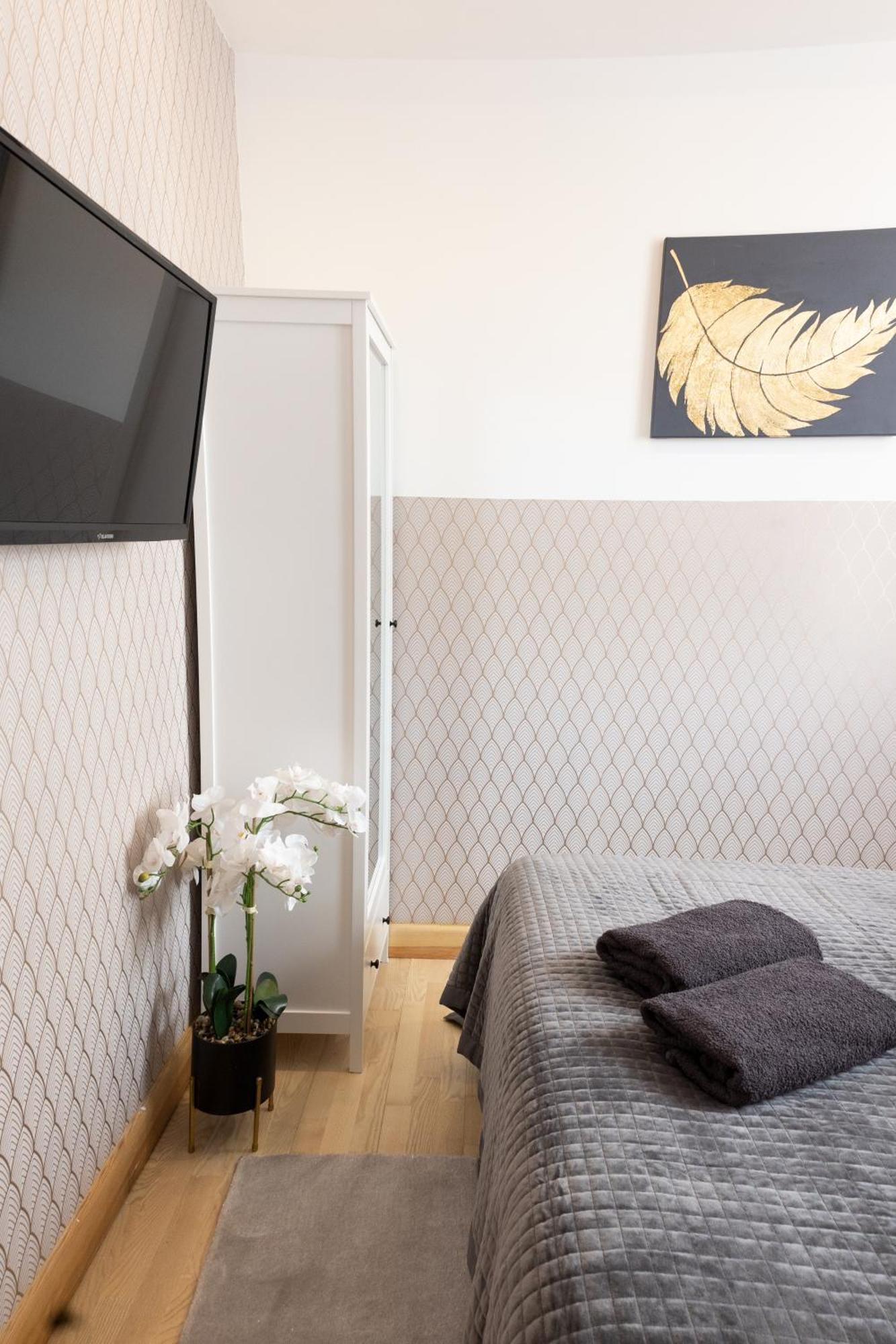 Clicktheflat Szkolna Palace Of Culture Apart Rooms Warsaw Bilik gambar